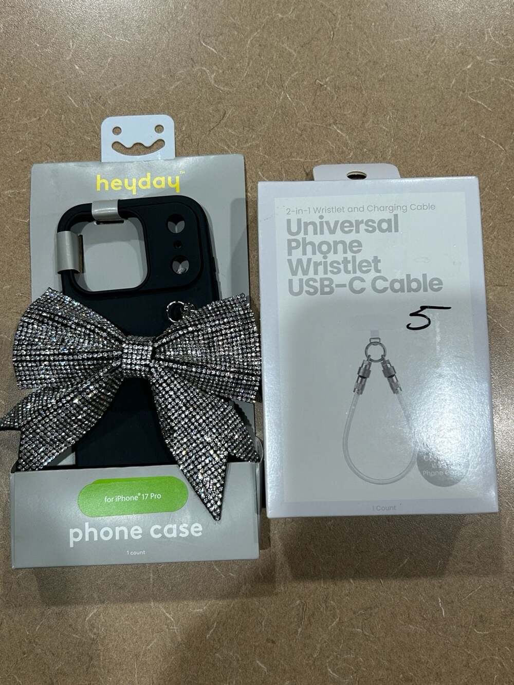 BUNDLE DEAL!!!! IPHONE 17 PRO AND USB-C CABLE WRISLET